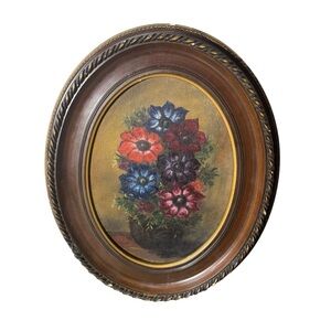 Vintage Floral Oil Painting: Framed Oval Still Life